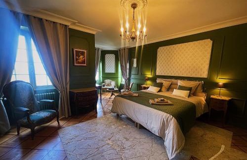 Saint-Genest-Lerpt Bed & Breakfast | Château Philip