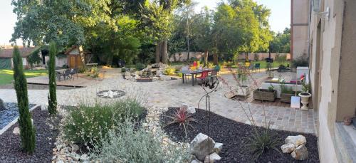 Neuilly-le-Real Bed & Breakfast | Château Ségot