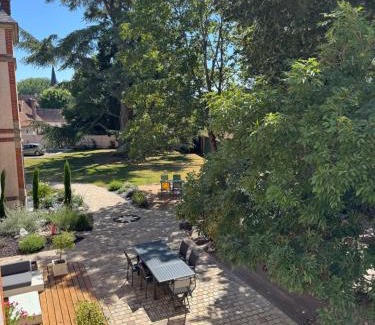 Neuilly-le-Real Bed & Breakfast | Château Ségot
