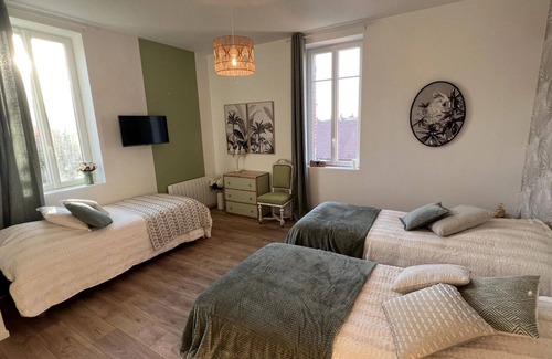 Neuilly-le-Real Hotel | Château Ségot