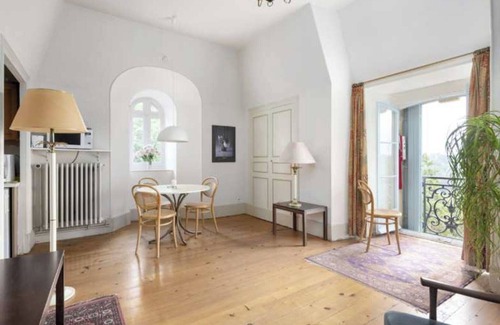Fajolles Apartment | Château Stay – 1BR/4P with Pool & Park Access