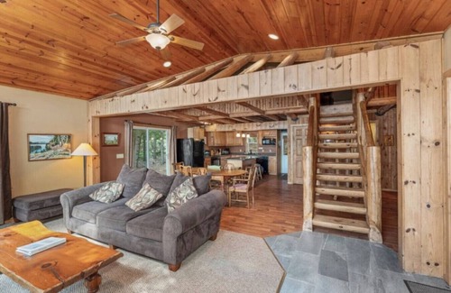Eagle River House | Chain Lake Retreat Holiday Home