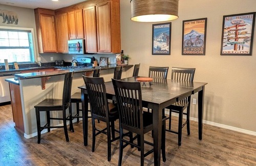 Government Camp Ski Chalet | Chalet 145 at the Official Collins Lake Resort