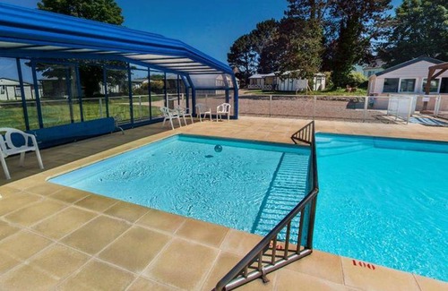 Plestin-les-Greves Ski Chalet | Chalet ∙ 3 bedrooms ∙ 7 guests