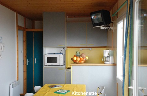 Blavignac Ski Chalet | Chalet* 3 rooms, panoramic view of the Margeride, large indoor swimming pool