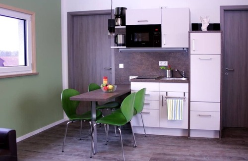Pilsach Apartment | Chalet (44 m2) mitten im Grünen mit Terrasse