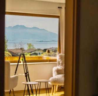 Seeon-Seebruck Apartment | CHALET AM SEE - Seeblick Bergblick modern charmant NEU