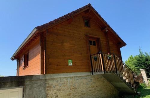 Saint-Bonnet-Troncais Apartment | Chalet avec Clim, Wi-Fi et Animaux Acceptés à Saint-Bonnet-Tronçais - FR-1-489-445