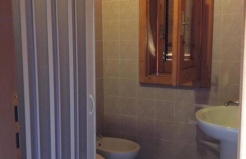 Defensola Bed & Breakfast | Chalet Baita 2 studio, double bed bathroom, TV, fridge, veranda, parking