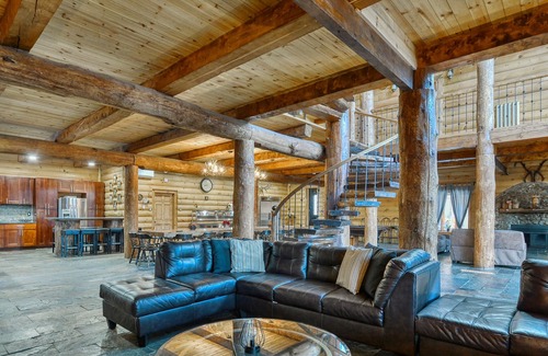 Wentworth-Nord Ski Chalet | CHALET BEAVERS POND INSIDE POOL