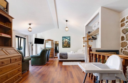 Cova Ski Chalet | Chalet "Casa da Fonte de Pedra - Gerês" with Mountain View, Private Terrace & Wi-Fi