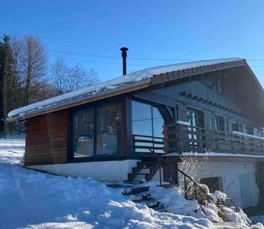 Montperreux Ski Chalet | Chalet Charmant rénové au bord du Lac St Point