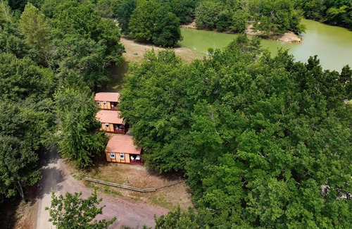 Bretagne-d'Armagnac Apartment | Chalet 'Club 5 Personnes 88' with Private Terrace, Private Garden and Wi-Fi