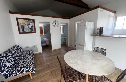 Gruissan Plage Ski Chalet | Chalet de 2 chambres à Gruissan - Terrasse, cuisine équipée, proche de la plage - FR-1-784-31