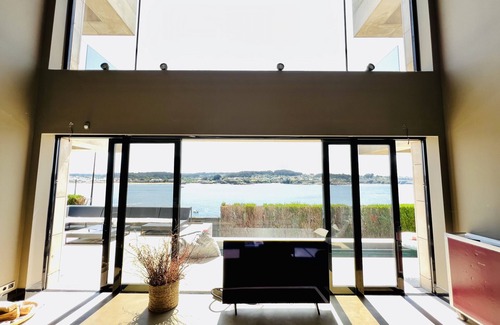 Oleiros Villa | Chalet de Diseño Para Sentirte Acariciado por el Mar, Mera, Galicia