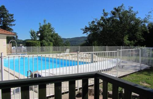Les Noes House | Chalet de Montagne avec Terrasse, 2 Chambres, Activités Plein Air et Animaux Acceptés - FR-1-496-244