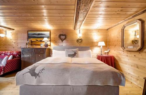 Ronco Bed & Breakfast | "CHALET dei FIORI" room & apartment