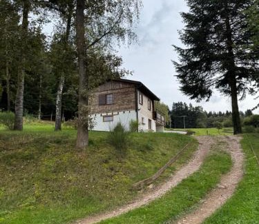 Entre-deux-Eaux Ski Chalet | Chalet en pleine nature