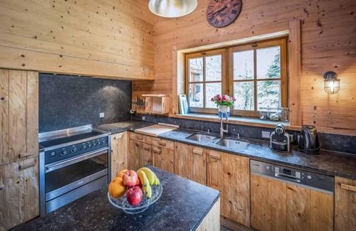 Le Cret Ski Chalet | Chalet, fitness, terrace, fireplace or stove, parking, tv, ski locker, 200m², Val d'Isère