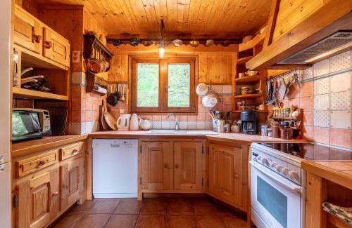 Saint-Nicolas-la-Chapelle Ski Chalet | Chalet L'Abri - Pour 9 avec vue montagne