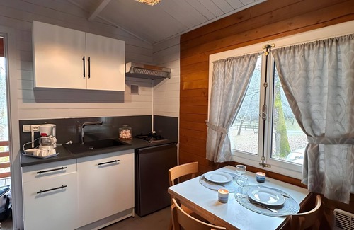 Bretagne-d'Armagnac Apartment | Chalet 'Guzet 4 Personnes 26' with Private Terrace, Private Garden and Wi-Fi