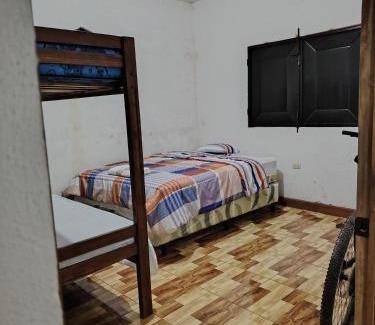 Pacific Coast House | Chalet, Hotel Familiar y Piscina CASABLANCA