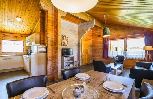Gramsbergen Ski Chalet | Chalet in a park with indoor and outdoor pool
