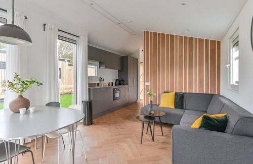 Hoogersmilde Ski Chalet | Chalet in Dutch Park with Garden and Terrace