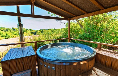 Chiddingstone Hoath House | Chalet in Kent with Hot Tub & Countryside Views