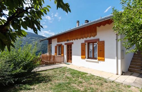 Great Alpine Road House | Chalet in Montagny near Ski Slopes