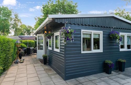 Reutum House | Chalet in Reutum by Almelo Nordhorn Canal, cleaning included