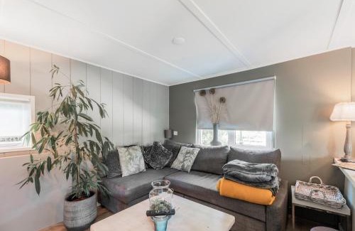 Reutum House | Chalet in Reutum by Almelo Nordhorn Canal, cleaning included