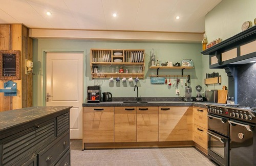 Ternaard House | Chalet in Ternaard near Heritage Site