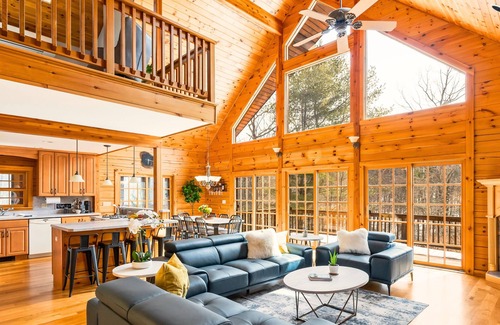 Otis Ski Chalet | Chalet in the Berkshires, Wellness, Family, Lake, Kayaks, Sauna, EV charger & Home Office