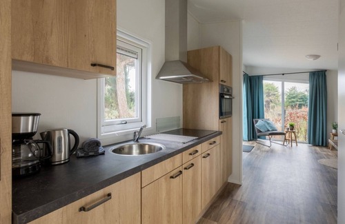 Breezand House | Chalet in Vrouwenpolder with garden