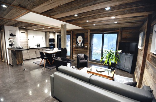 Champagny-en-Vanoise Ski Chalet | CHALET L' OURS BLANC FOR 6 PERSONS WITH Sauna, heated Jacuzzi, SPA