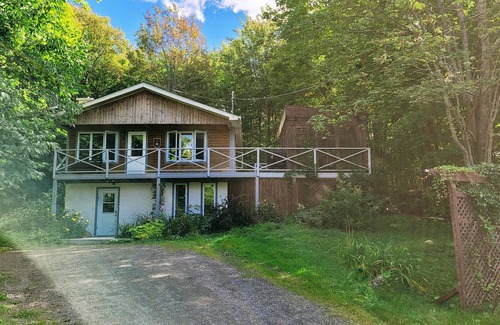 Sainte-Ann-des-Lacs House | Chalet Le Charmant Boisé with spa