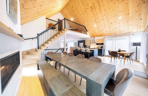 Shannon Ski Chalet | Chalet Le Mysa Spa & Great Comfort