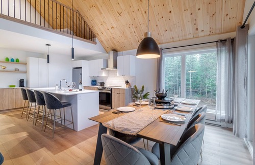 Shannon Ski Chalet | Chalet Le Stockholm, private spa-Shannon