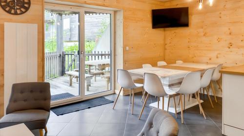Laveissiere Apartment | Chalet les Estives au pied des pistes, le lioran, terrasse, 2 chambres, 4 lits