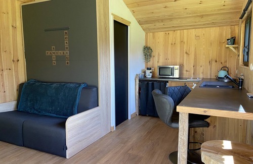 Le Verdon-sur-Mer Ski Chalet | Chalet 'Ma Cabane Océan' with Private Terrace, Private Garden and Air Conditioning