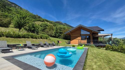 Aime Ski Chalet | Chalet neuf, Jacuzzi, piscine privée mai-sept, pétanque, proche Paradiski