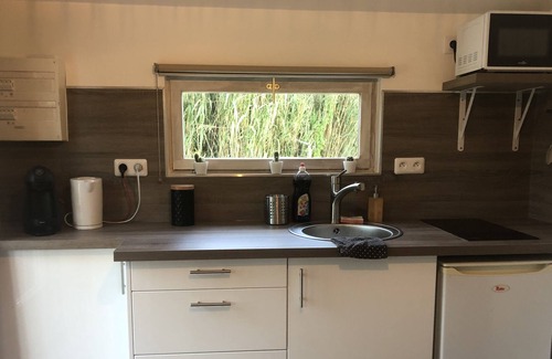 Fabregues Ski Chalet | Chalet on the edge of a private pond in an agricultural estate