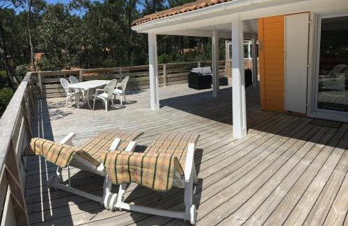 Le Porge Ski Chalet | Chalet orange naturiste la Jenny
