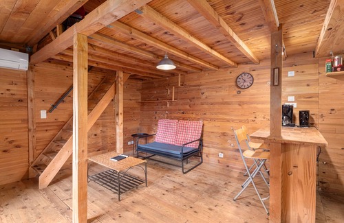 Banyuls-dels-Aspres Ski Chalet | Chalet 'Petite Maison De Bois' with Mountain View, Wi-Fi and Air Conditioning