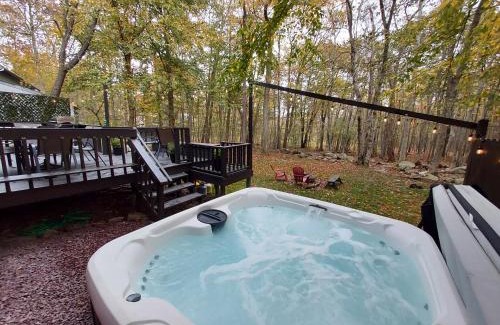 Tobyhanna House | Chalet renovated Near Casino, Camelback , Kalahari 4bdrms firepit hot tub game room