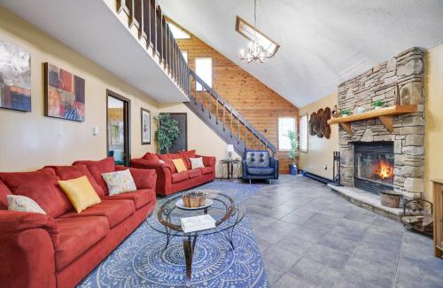 Tobyhanna House | Chalet renovated Near Casino, Camelback , Kalahari 4bdrms firepit hot tub game room