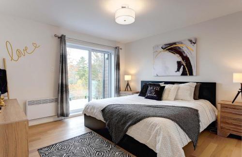 Chertsey Ski Chalet | Chalet Rivage with Spa and Breathtaking Lake View