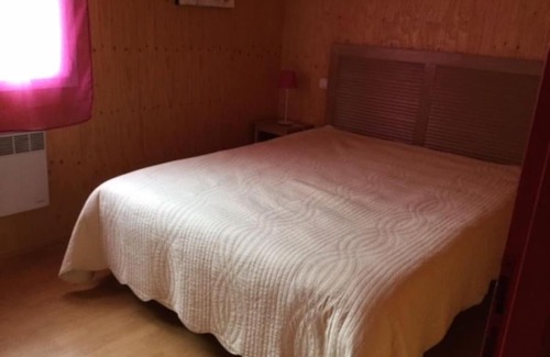 Saint-Germain-de-Tallevende-la-Lande-Vaumont Ski Chalet | Chalet Vire (Lac de la Dathée)