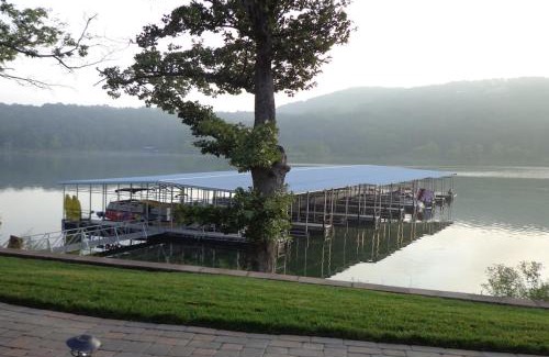 Lampe House | Chalets Resort Lakefront Cottage Free Amenities Amazing views Kayaks 2 Pools
